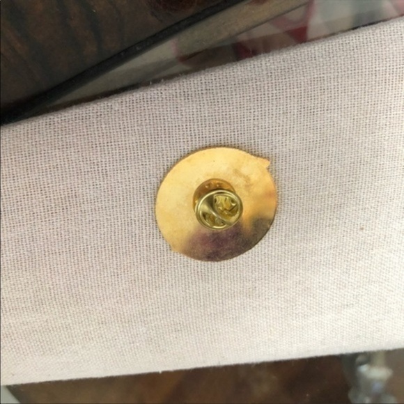 Vintage 1990 Pin - Picture 2 of 3